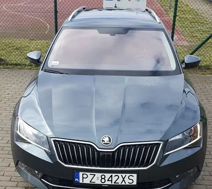 Skoda Superb cena 47000 przebieg: 256000, rok produkcji 2017 z Poznań małe 92